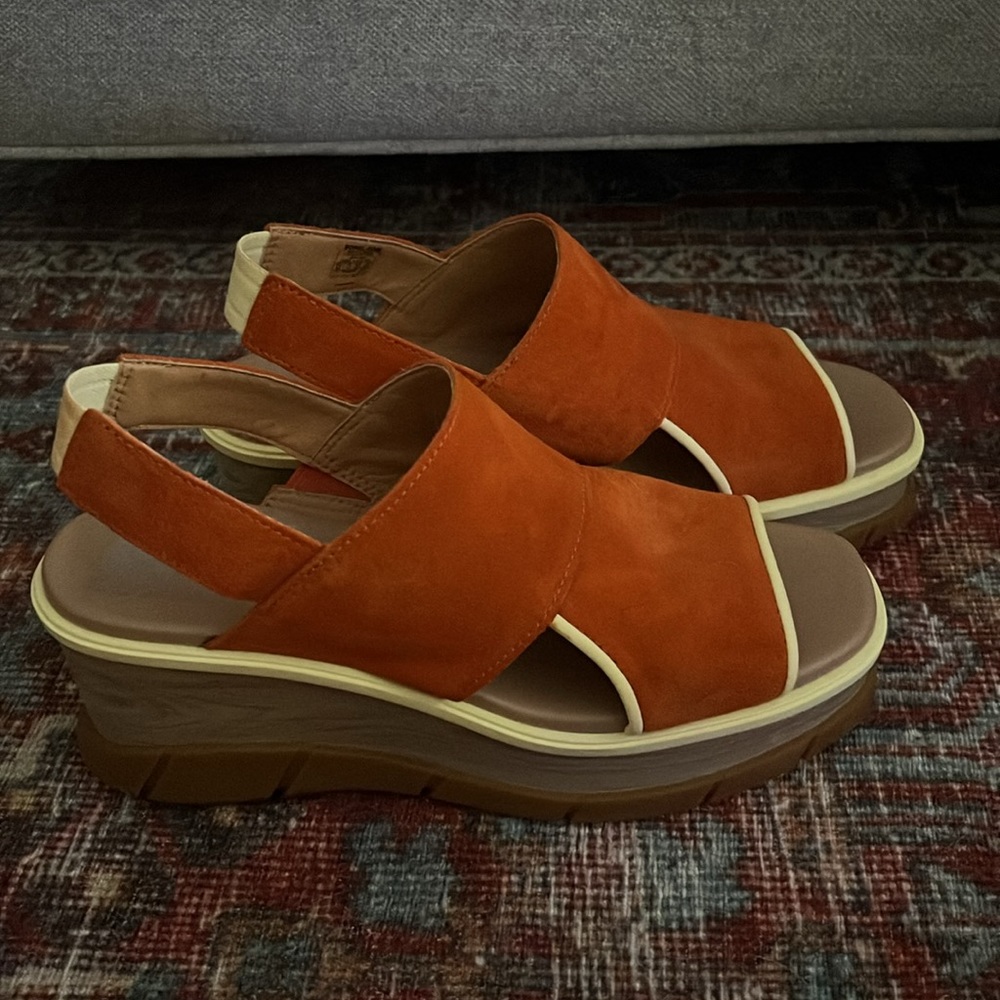 Sorel orange and nude wedge.